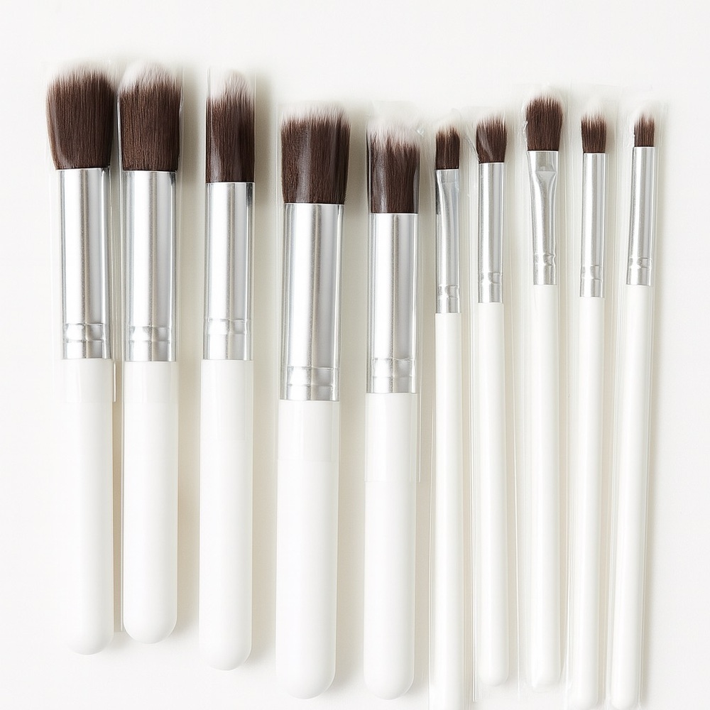 10-Piece White Handle Makeup Brush Set – Brand New